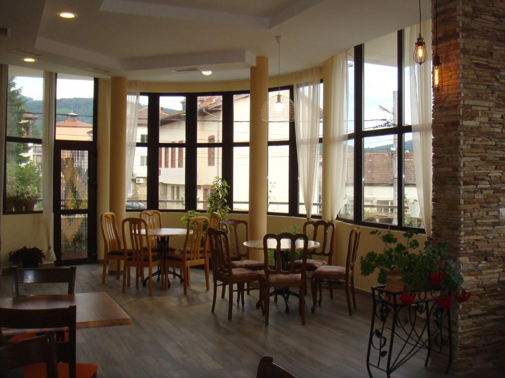 Guest House & Bistro Lefterova コテル エクステリア 写真