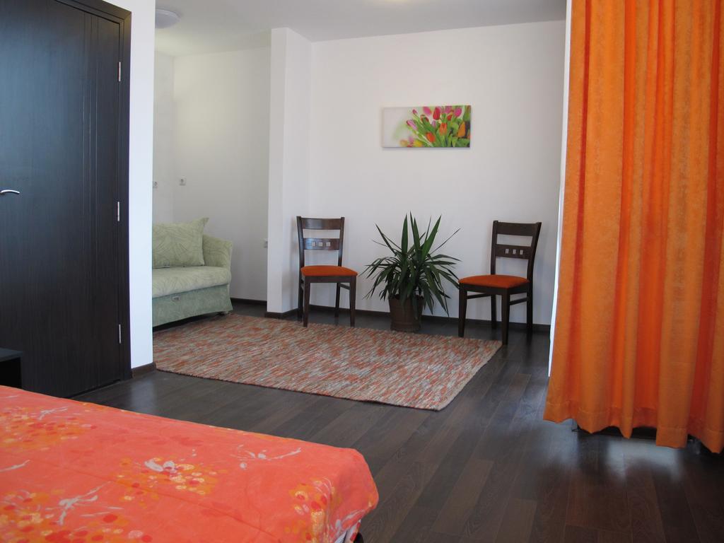 Guest House & Bistro Lefterova コテル エクステリア 写真