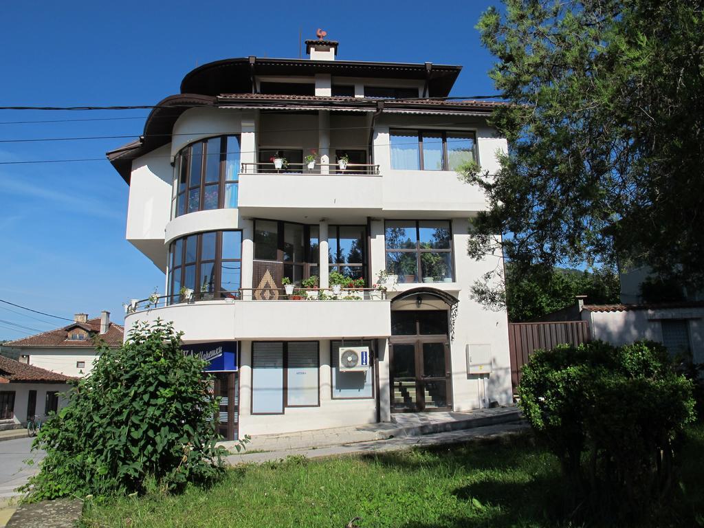 Guest House & Bistro Lefterova コテル エクステリア 写真
