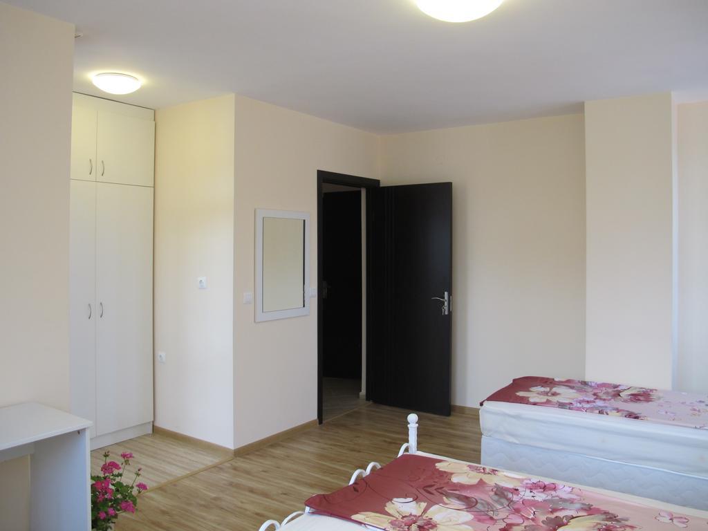 Guest House & Bistro Lefterova コテル エクステリア 写真
