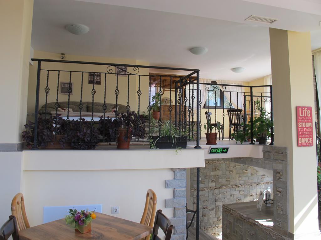 Guest House & Bistro Lefterova コテル エクステリア 写真