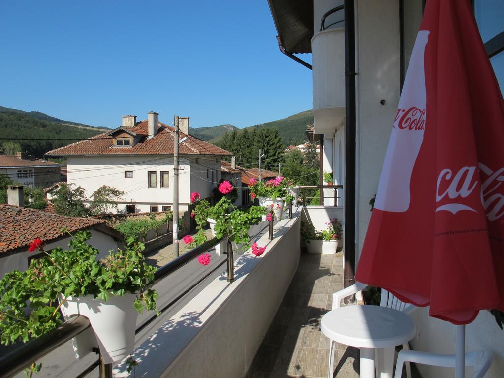 Guest House & Bistro Lefterova コテル エクステリア 写真